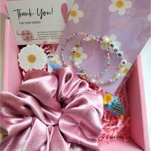 Box mom gift freshwater bracelet and scrunchie